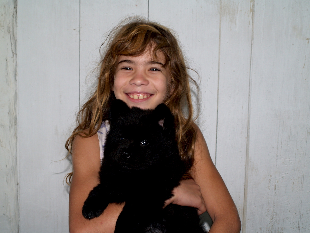 Tali niña con perro mascota