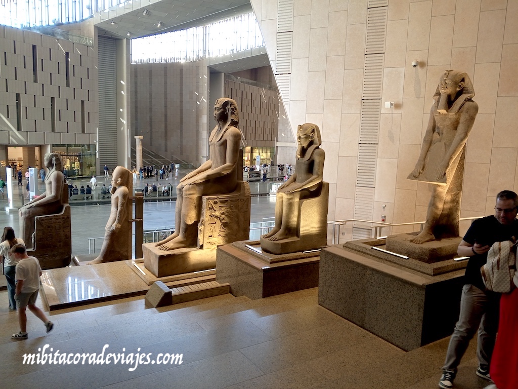Esculturas Gran Museo Egipcio El Cairo Viaje a Egipto por mi cunta