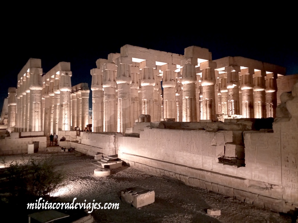 Templo de Luxor de noche Egipto