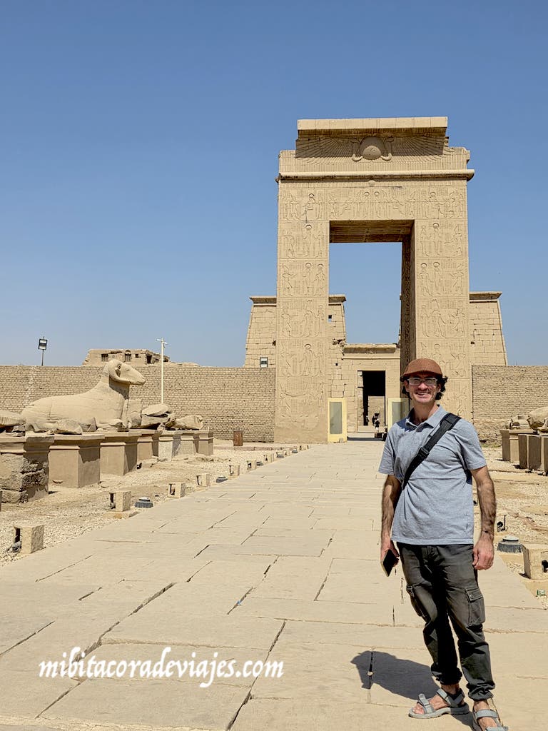 Viaje a Egipto en 9 días Templo Jonsu Recinto Nut Luxor 