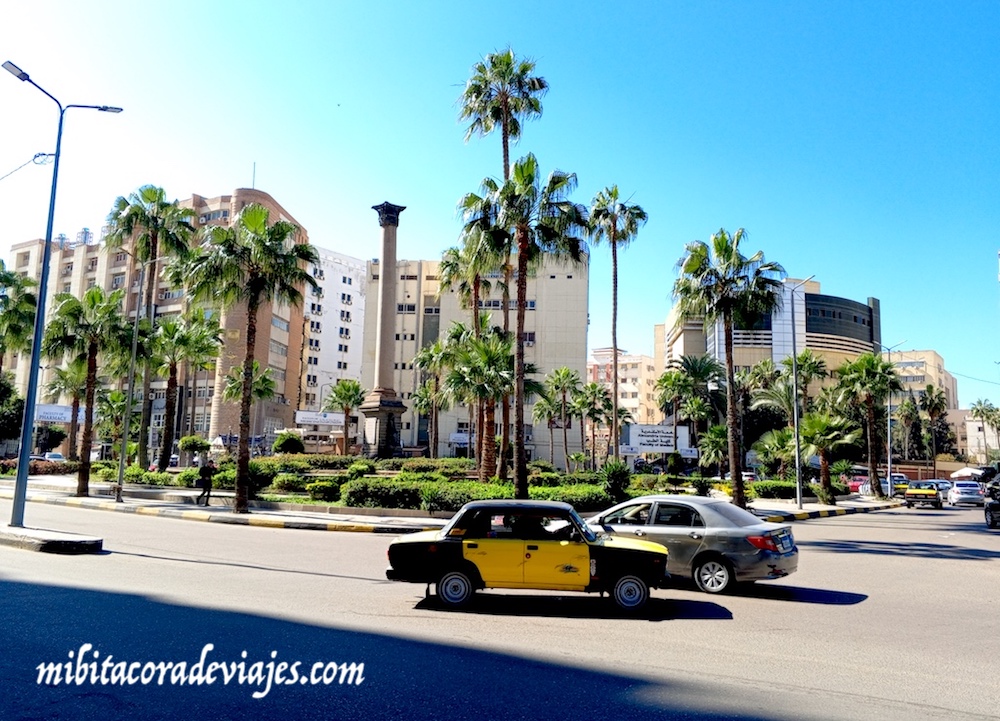 apps de transporte en Egipto  alejandria taxi lada Negro amarillo