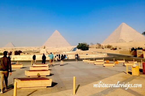 Pirámides de Giza vista mochilero Egipto