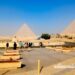 Pirámides de Giza vista mochilero Egipto