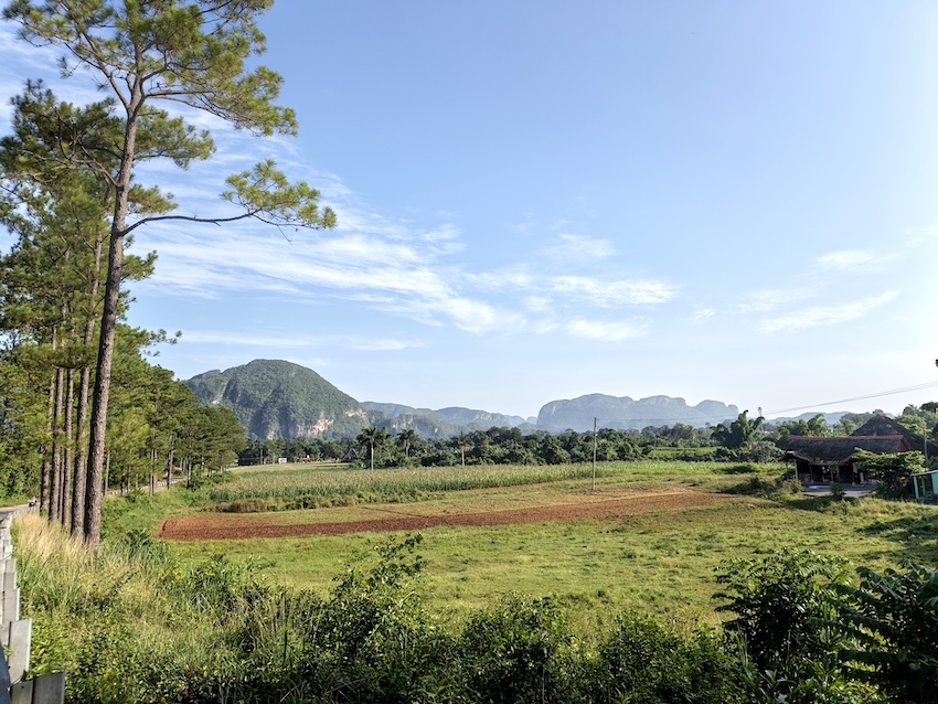 Mogotes del Valle de Viñales Viaje de La Habana a Viñales en bicicleta