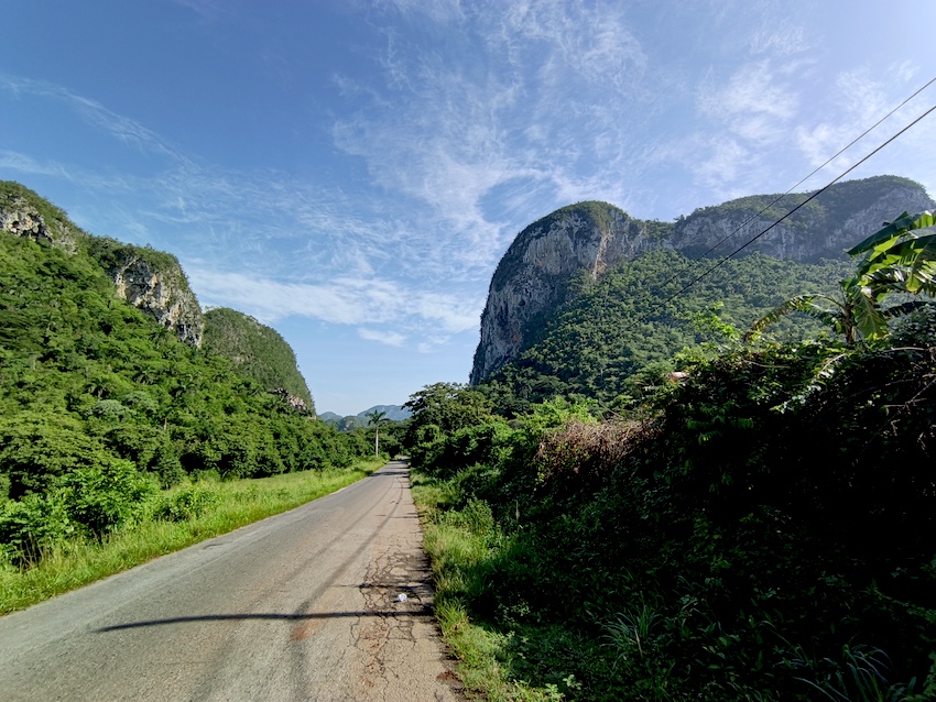 Mogotes del Valle de Viñales Viaje de La Habana a Viñales en bicicleta