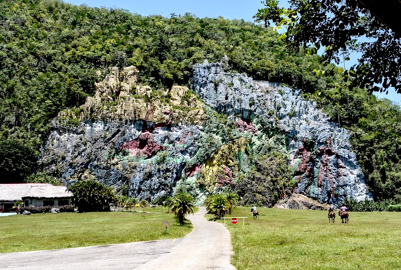 Mural de la Prehistoria viaje en bici a Viñales