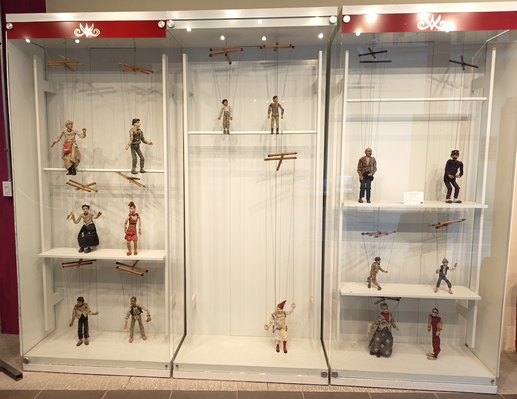 Marionetas de hilo y elementos del arte titiritero, una tradición conservada en el Museo Nacional del Títere.